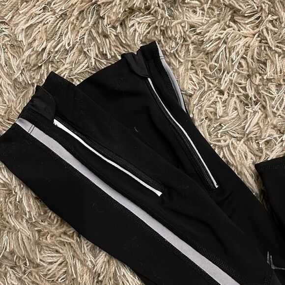 Old Navy Running Pants. Size Medium - Picture 3 of 6